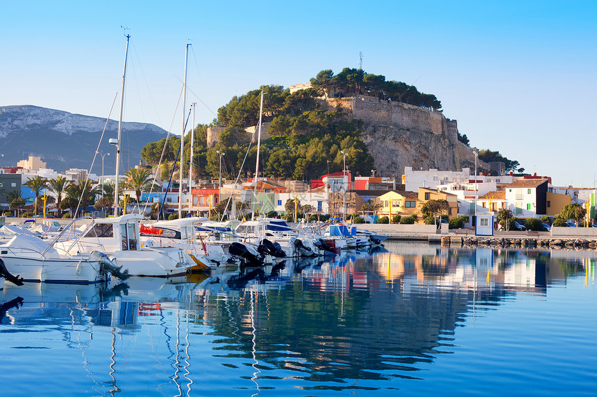 带有城堡的德尼尼亚地中海港口村支撑天空房屋蓝色城市帆船场景海滩旅行海岸图片