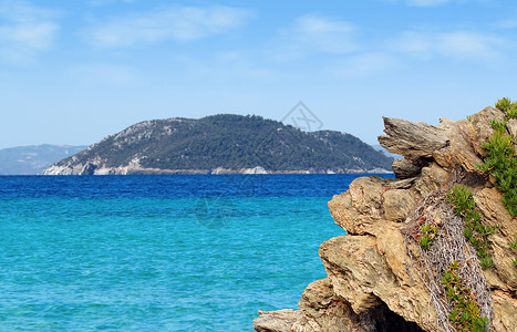 岩石和岛屿的海景高清图片