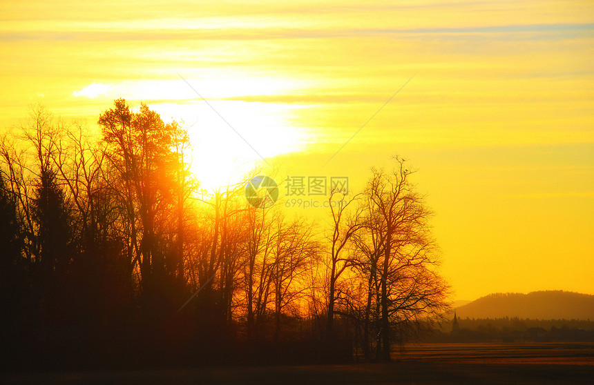 日出在草原上天空黄色风景阳光季节反射天气墙纸地平线太阳图片