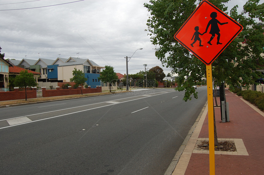 路标路牌安全警告风险街道城市交通空路图片