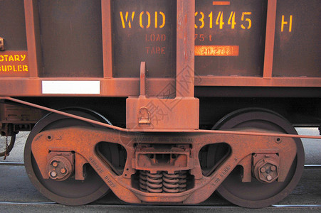 边形货车运输货物车皮机车铁路红绿灯铁轨交通背景图片