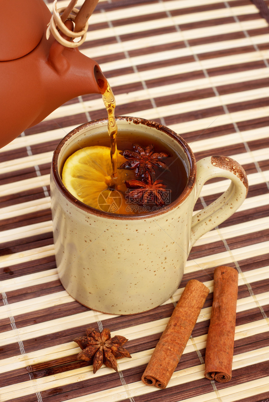 倒茶柠檬飞碟生活饮料味道情调芳香茶碗八角黏土图片