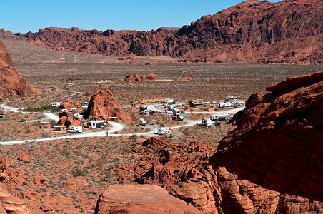 野营露营者假期游客娱乐砂岩闲暇沙漠岩石公园营地背景图片