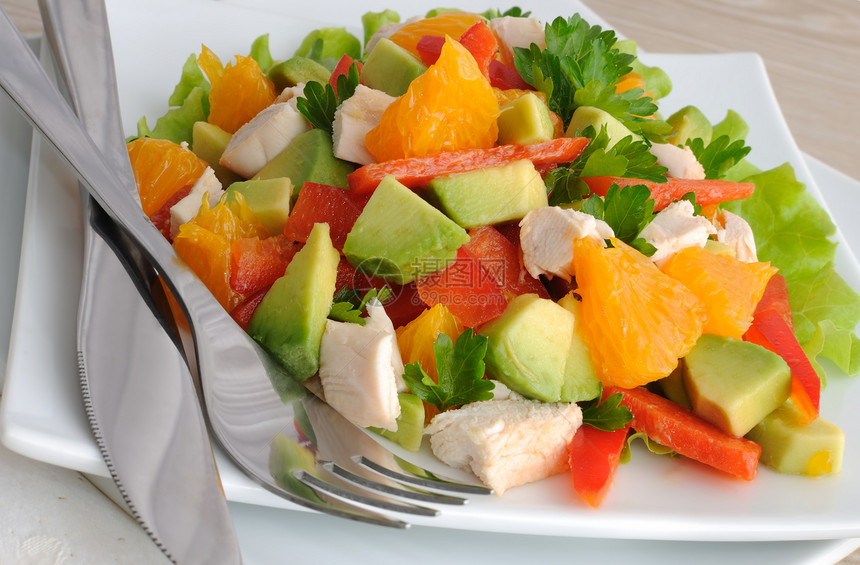 含有鳄梨的鸡肉沙拉自助餐盘子烹饪餐饮水果产品美食饮食部分平衡图片
