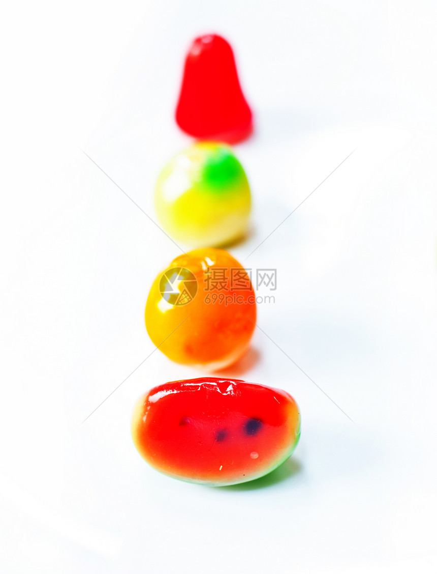 白背景的甜食水果分离器绿色豆子黄色美食创造力红色创意甜品白色糖果图片