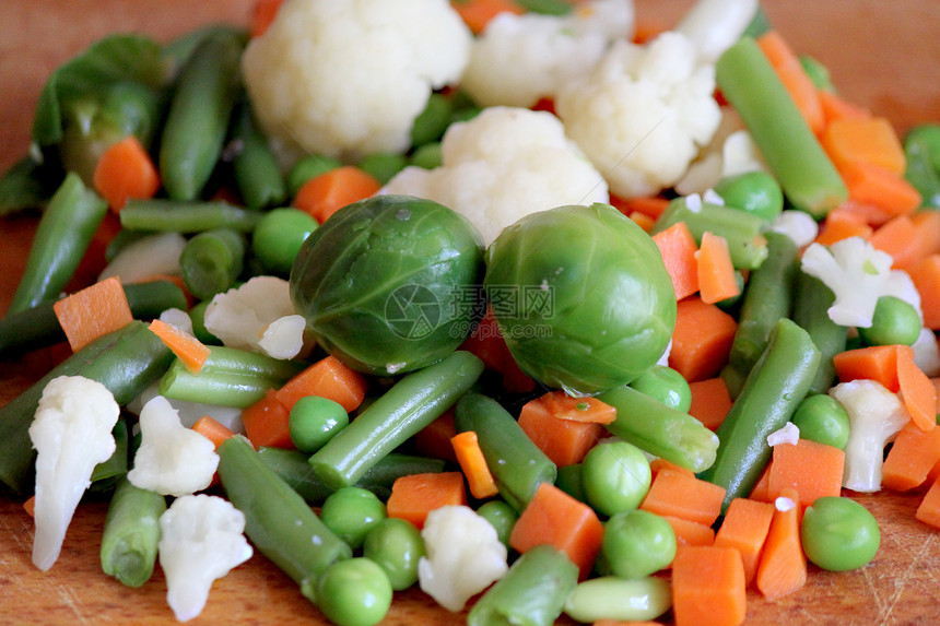 蔬菜沙拉绿色酱料午餐豆芽草本植物食物扁豆白色洋葱小吃图片