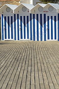 蓝白厕所海滩更衣室木头白色线条蓝色背景图片