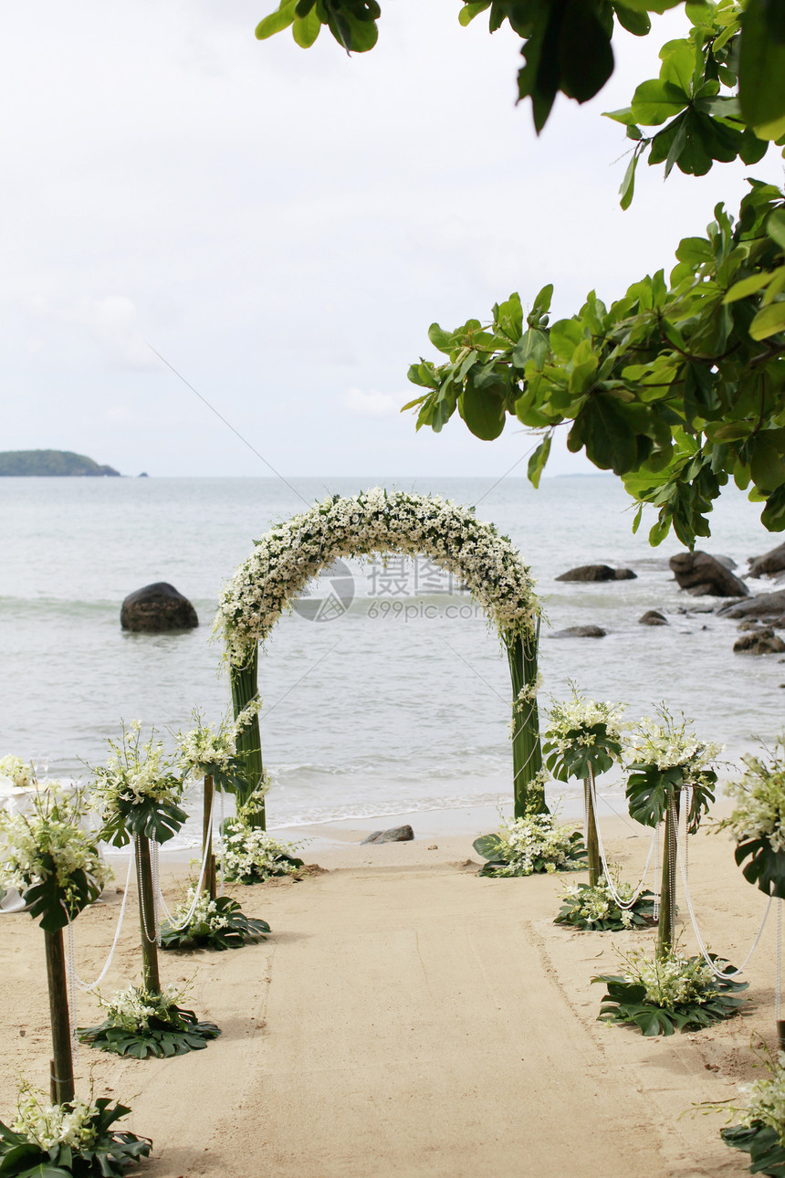 美丽的海滩婚礼设置会场仪式宗教风景婚姻庆典场景展示环境热带图片