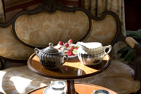 早餐茶文化瓷器桌子液体乡愁茶壶茶杯古董背景图片