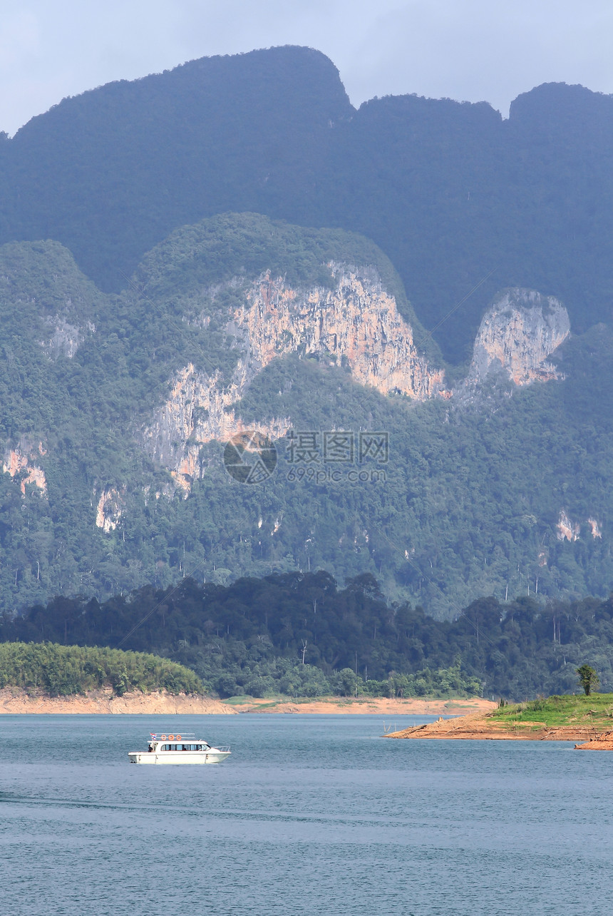 高索克山和泰国湖干扰天空荒野旅行森林反射国家灌木丛镜子蓝色图片