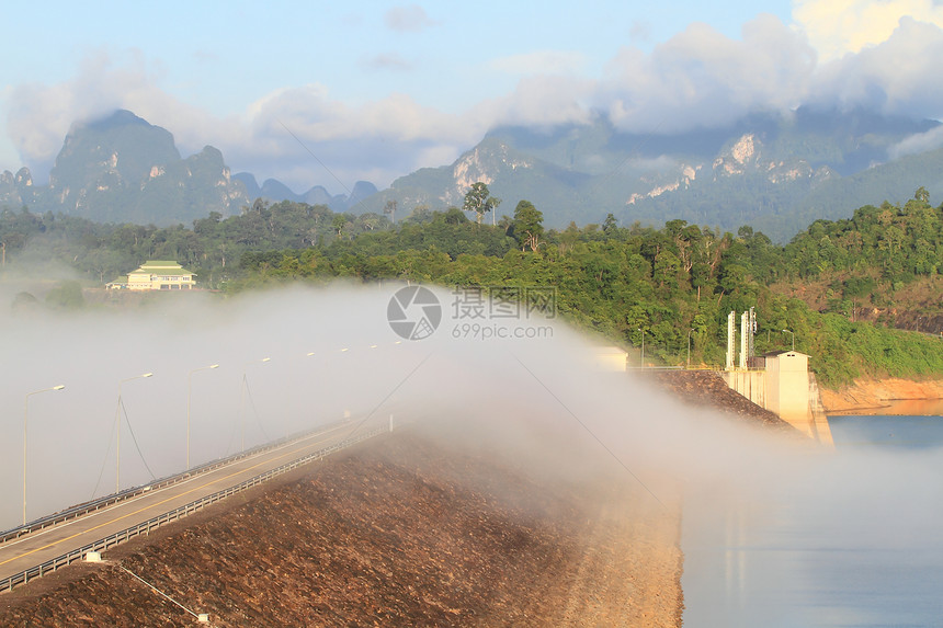泰国大坝美丽的景观技术棕色爬坡天空岩石水库发电机蓝色绿色力量图片
