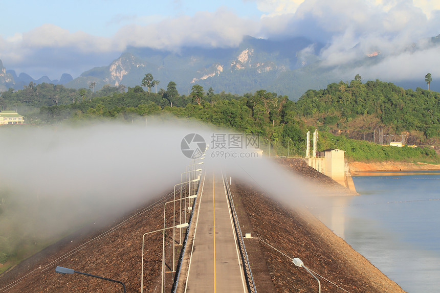 泰国大坝美丽的景观发电机棕色岩石爬坡山脉天空蓝色水库水电活力图片
