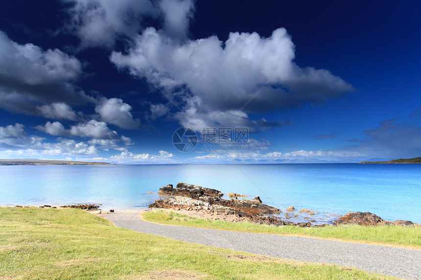 苏格兰高地海滩天空国家蓝色顶峰假期岩石海岸海洋旅游旅行图片
