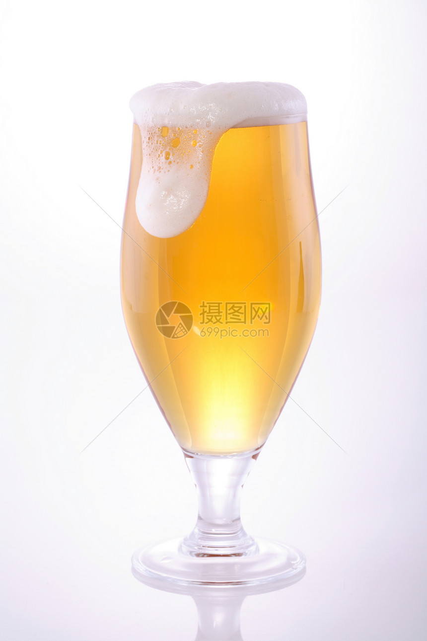 啤酒杯玻璃泡沫黄色器皿反射白色啤酒饮料图片