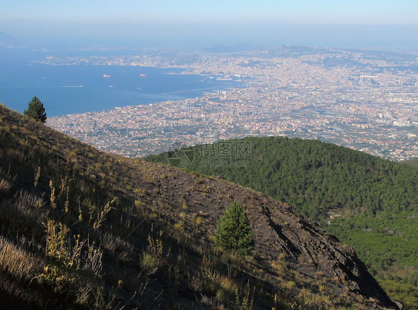 来自Vesuvius山的那不勒斯湾视图图片