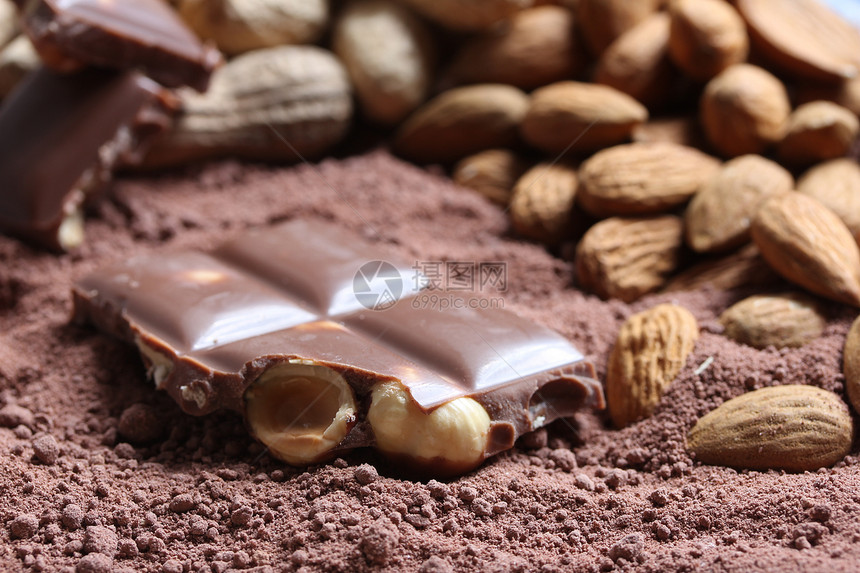 坚果巧克力背景诱惑食物棕色甜点糖果杏仁可可粉末牛奶美食图片