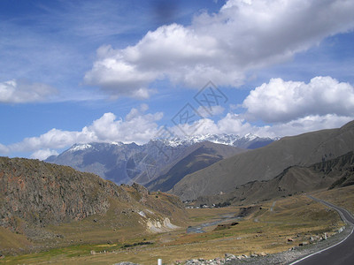 格鲁吉亚境内的高加索山脉旅行地区天空白色山脉自然高清图片素材