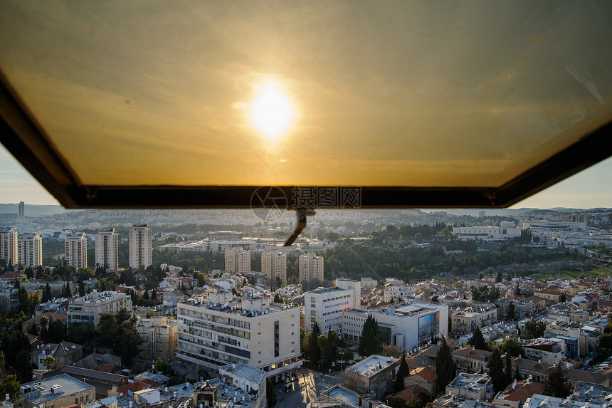 从屋顶上观察耶路撒冷地标首都游客反射城市窗户历史性太阳日落假期图片