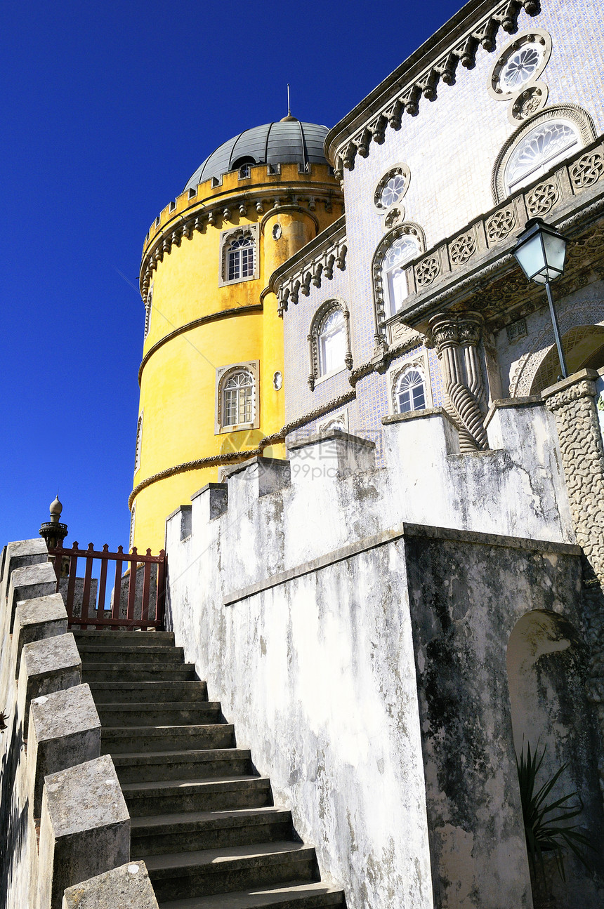 佩纳城堡遗产地标古董历史全景建筑学世界遗产黄色蓝色爬坡图片