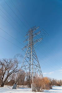湖边的电气传输塔电金象隆电能天空电力输送电网照片活力电线环境力量背景图片