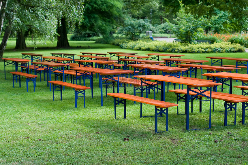 啤酒桌和座席啤酒公园套装水滴家具草地花园木头长凳板凳图片