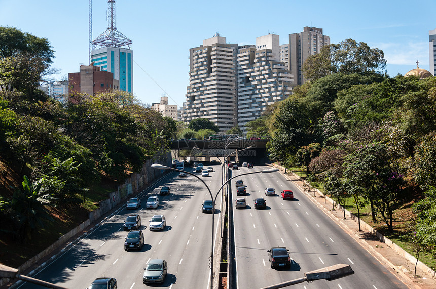 城市Saopaulo的交通渠道树木街道天空速度景观公园市中心旅游建筑物公寓图片