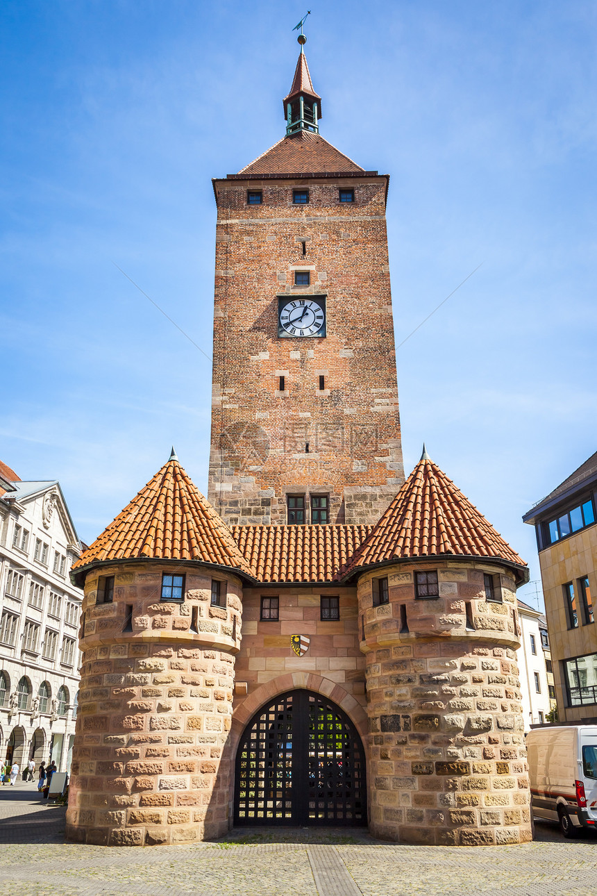 德国纽伦堡巴伐利亚塔历史石头城市天空蓝色手表建筑图片
