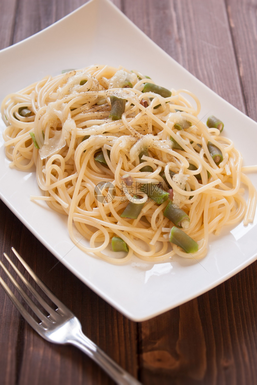 意大利面食素尼木桌食物豆荚羊乳午餐营养美食盘子餐厅面条图片