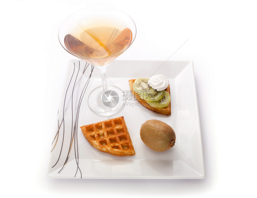 Kiwi 酸盐切片与饮料蛋糕柠檬美食早餐馅饼盘子小吃杯子菠萝香草图片