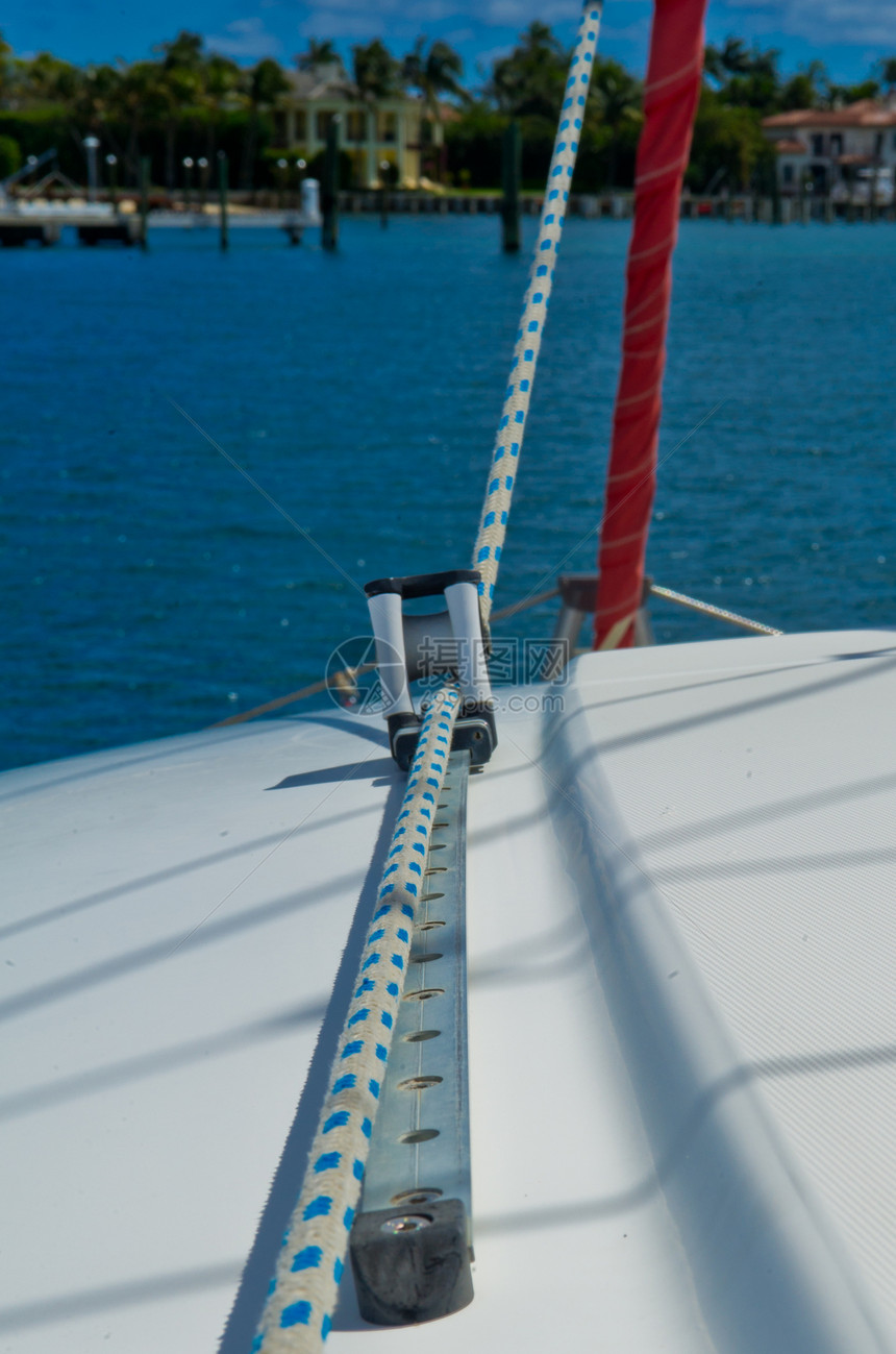 游艇线航海假期钻机索具娱乐天空运动巡航白色绳索图片