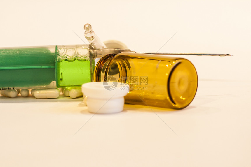 用注射器把药箱掏空药盒注射抗生素药店药片维生素制药宏观胶囊处方图片