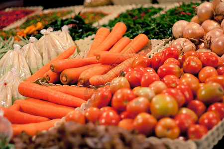市场上的蔬菜展示背景图片