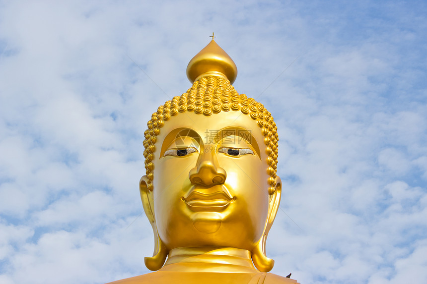 佛寺的金佛雕像头图片