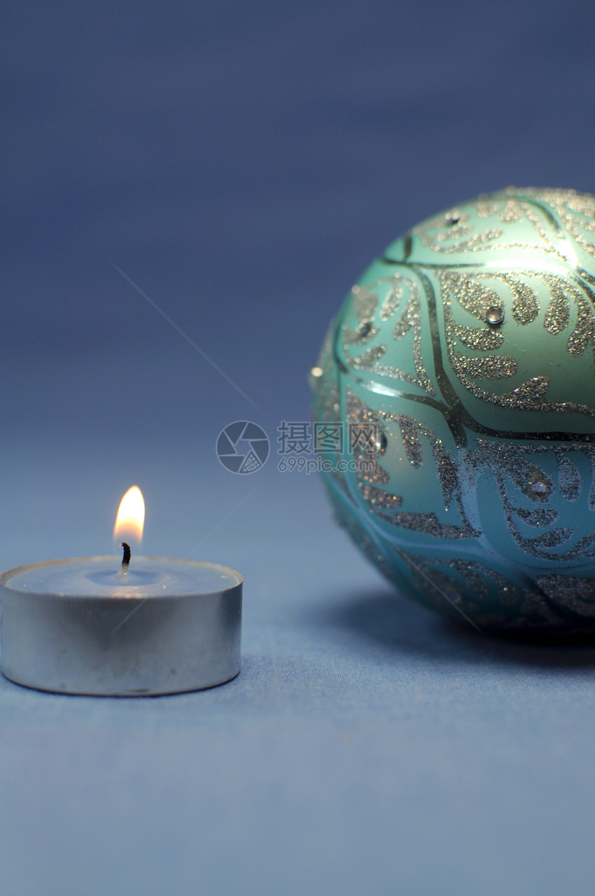 圣诞舞会和蜡烛庆典蓝色燃烧装饰品季节图片