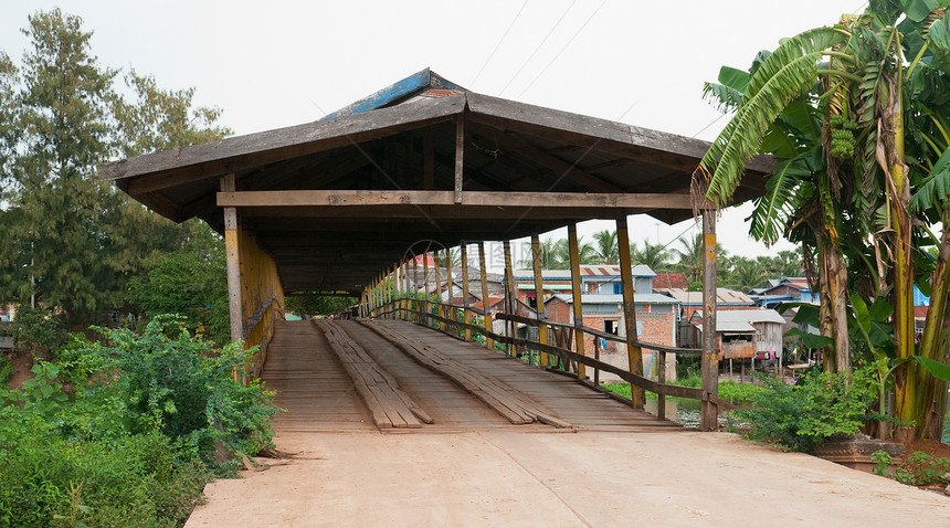 柬埔寨旧木桥图片