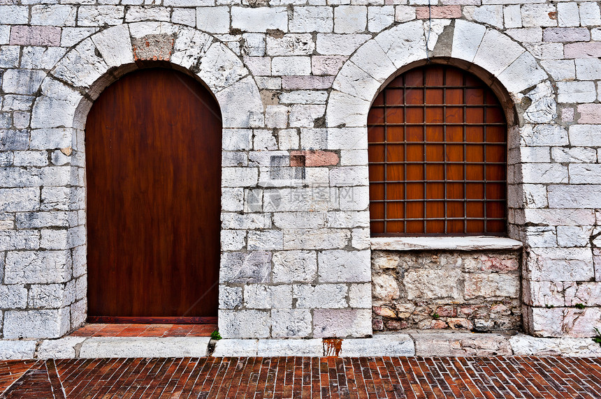 窗口和门人行道繁荣建筑石头棕色网格路面窗户建筑学历史性图片