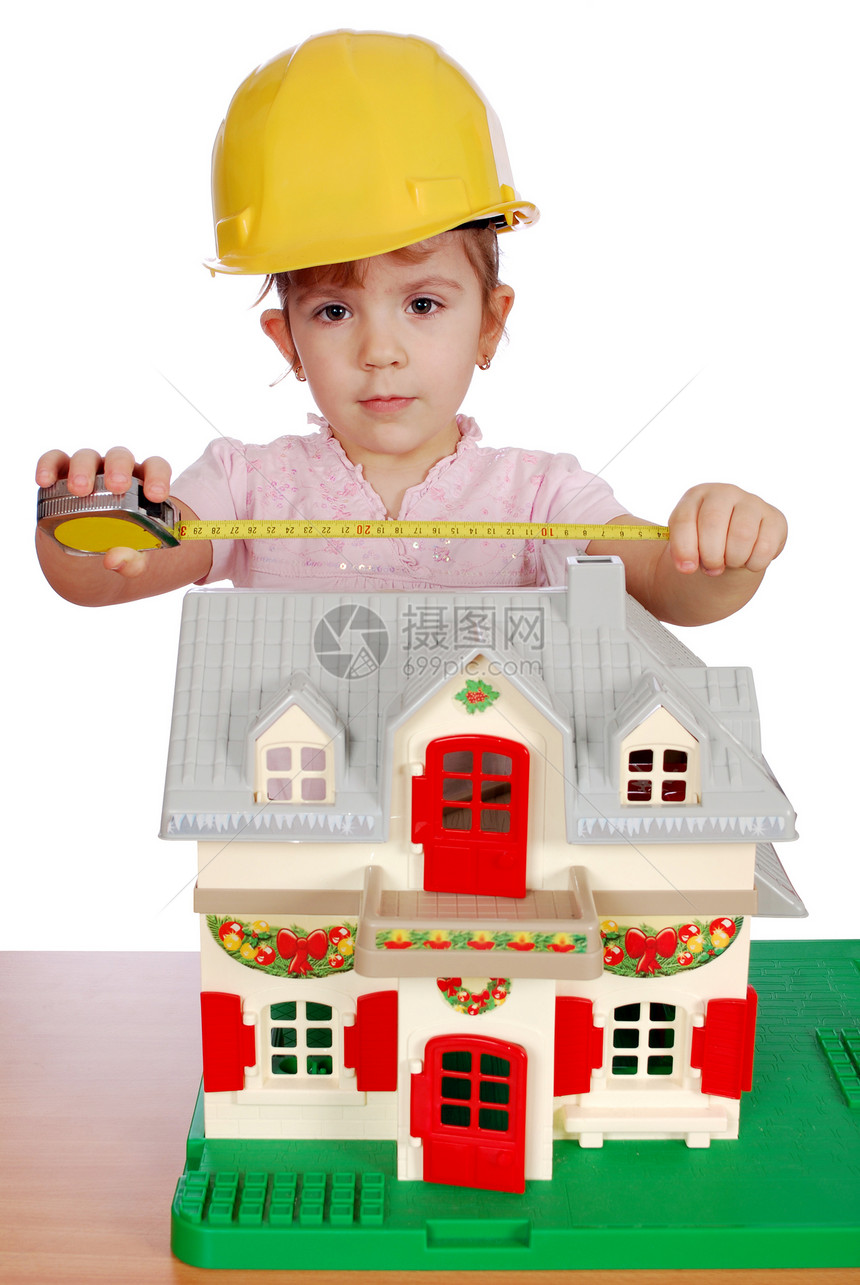 有玩具屋的小女孩建筑商图片
