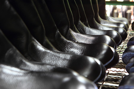 安全鞋厂皮革服务橡皮工具零售鞋类踏板鞋匠作品男人走高清图片素材
