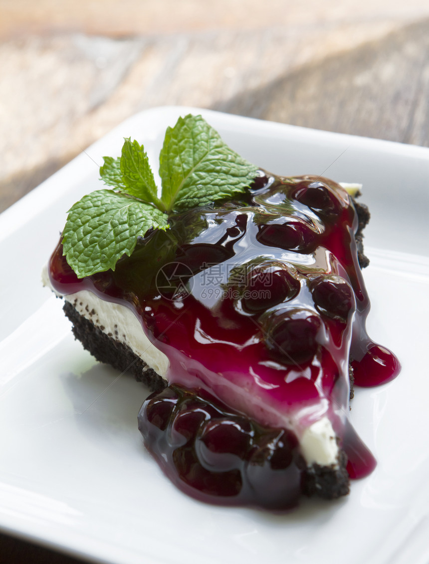 蓝莓芝士蛋糕紫丁香蛋糕蓝色覆盆子食物奶油甜点宏观盘子浆果图片