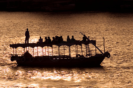 埃及阿斯旺尼洛河的船背景图片