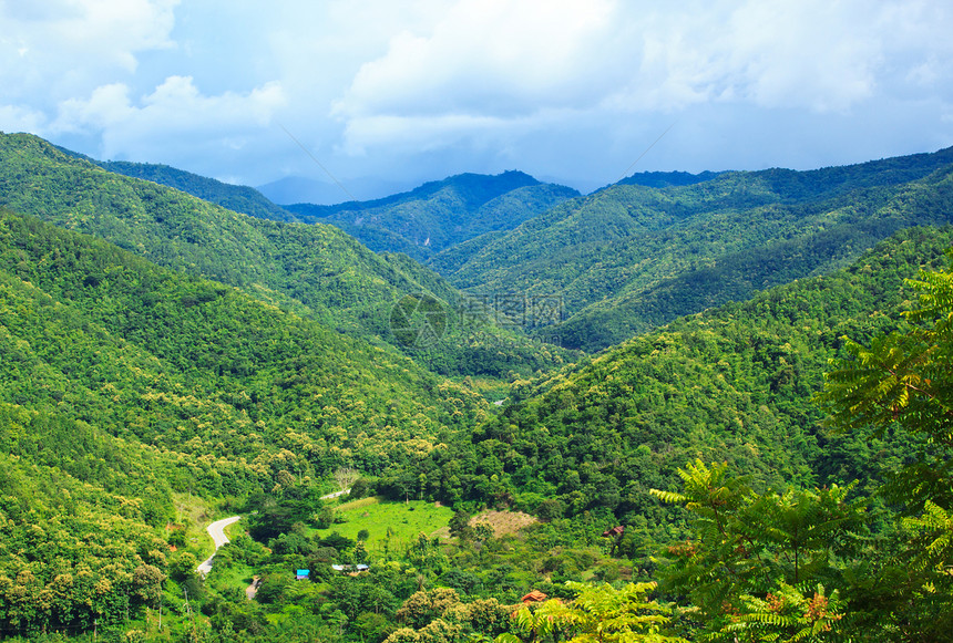 蓝天空和山地季节地形风景场景环境背景全景爬坡蓝色天空图片