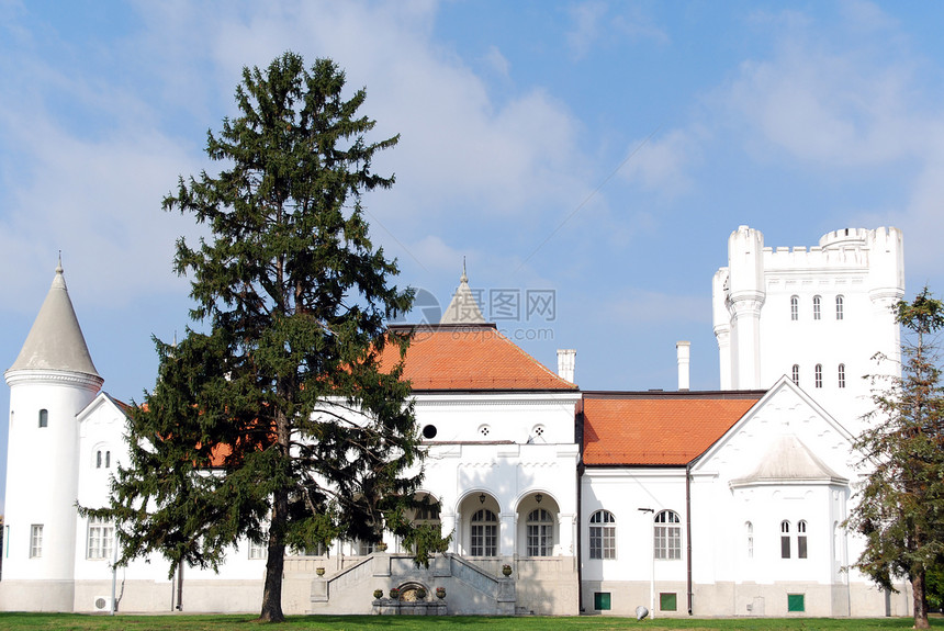 塞尔维亚著名的白色城堡图片
