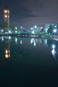 滨河公园晚上枫树街高清图片