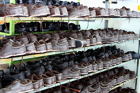 安全鞋厂橡皮勘探皮革建筑男人夫妻作品旅行假期人行道工艺高清图片素材