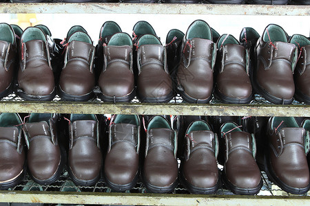 安全鞋厂职业建筑修理工厂鞋匠假期皮革橡皮锻炼夫妻人行道高清图片素材