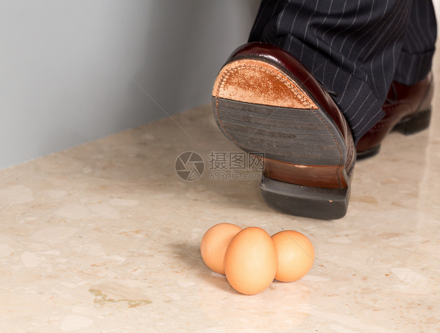 男人的鞋贴三个鸡蛋商业风险力量裤子男性脚跟人士壁球压力鞋类图片