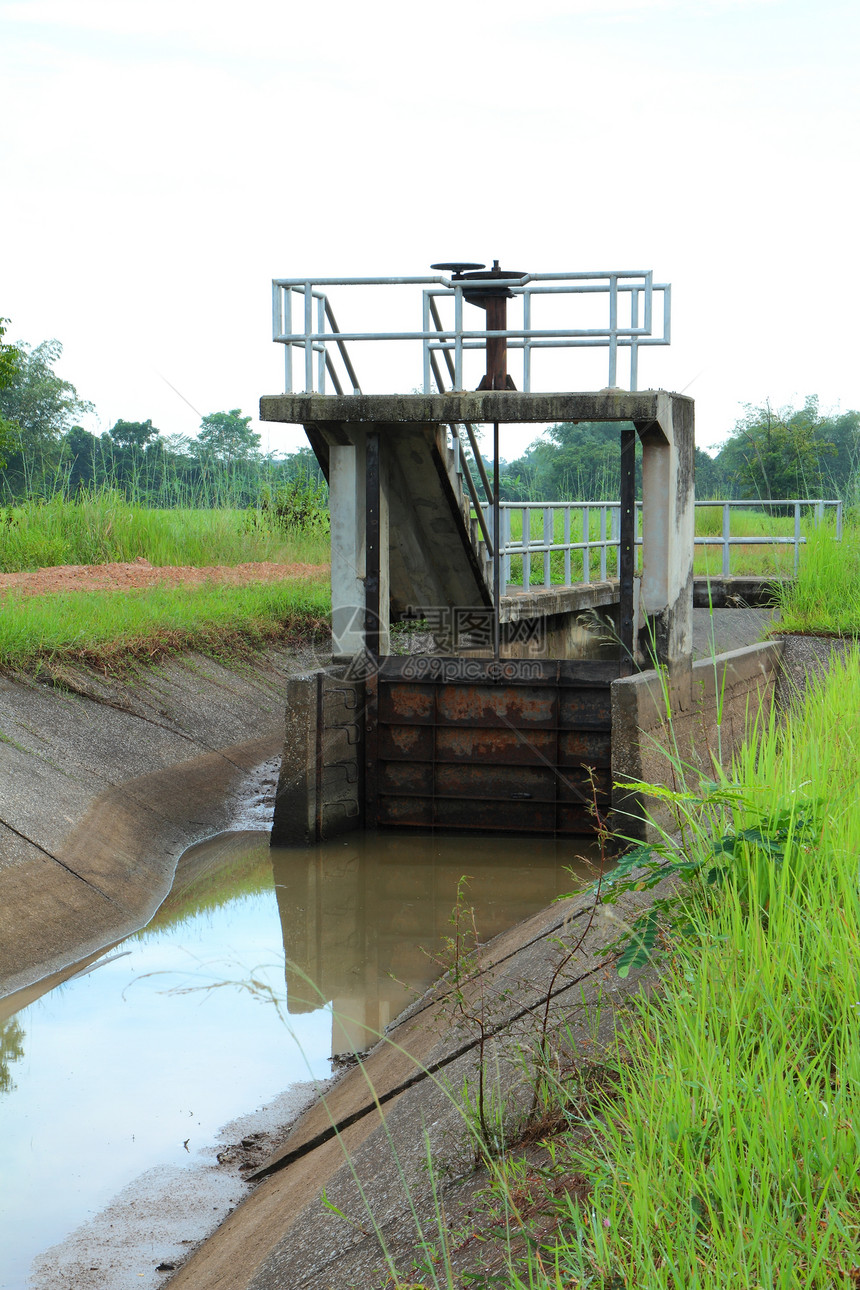 洪水和灌溉运河户外开放车轮运河流动民众控制水库曲柄建筑水电图片