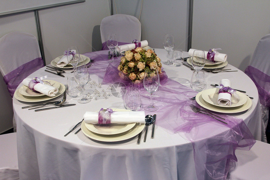 婚礼桌用餐菜单餐饮餐厅午餐派对银器桌子陶器环境图片