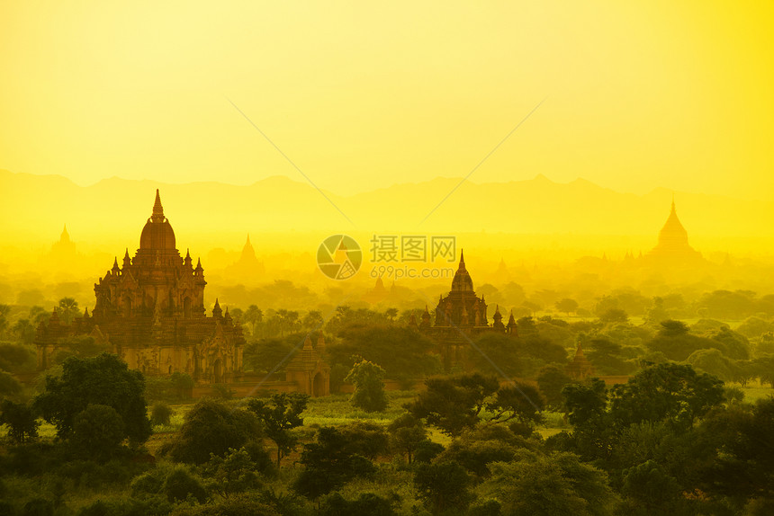 缅甸的巴甘人宝塔遗产假期旅游旅行宗教寺庙日出薄雾吸引力图片