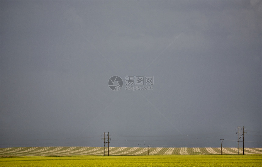 萨斯喀彻温雷雨天气风景天空危险荒野戏剧性场景图片